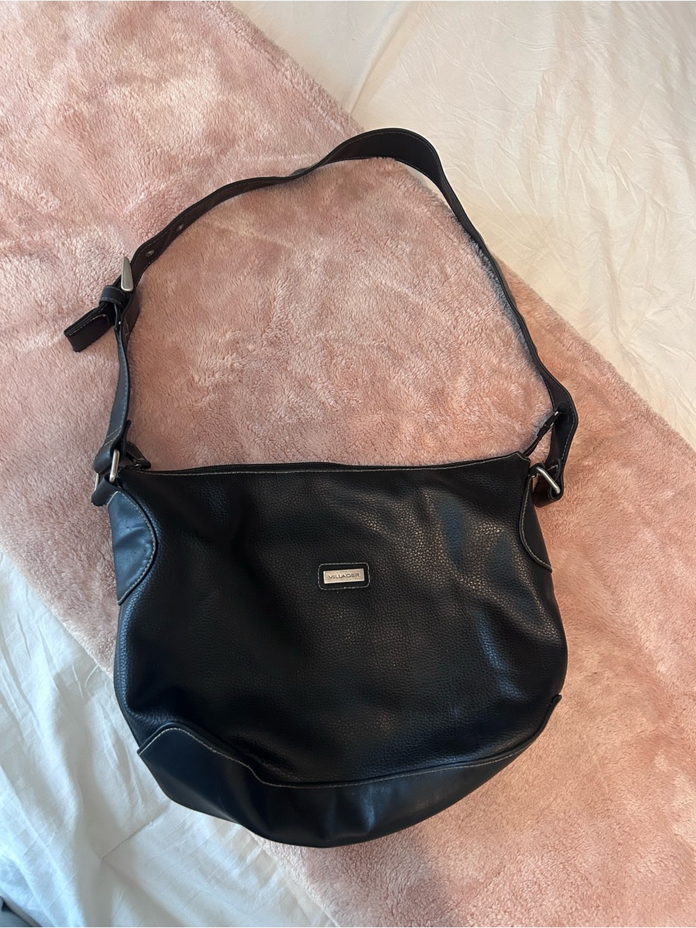 VILLAGER Black Shoulder Bag